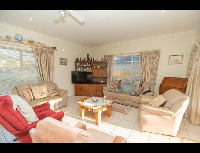 3 BEDROOM TOWNHOUSE FOR SALE IN LORRAINE
